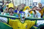 Queda no futebol não impede paixão de dois terços dos brasileiros