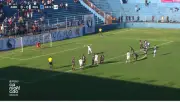 Resende tem pênalti com paradinha anulado e leva amarelo na final