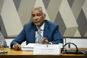 Romário recorre à penhora de 30% do salário no Senado