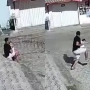 Viatura quase atinge homem com bebê em perseguição em AL