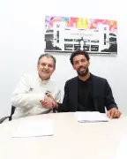 Vozinha chega ao Chile e assina com Colo-Colo por seis meses
