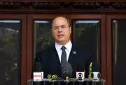 Witzel desiste de disputar o governo e apoia Garotinho