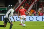 Zagueiro do Internacional consegue efeito suspensivo no STJD