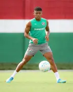 Zenit monitora Hércules, do Fluminense, como plano B para o meio-campo