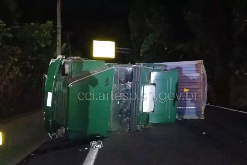 Acidente entre carretas causa engavetamento e mais de 20 km de lentidão na Via Anchieta, em Cubatão