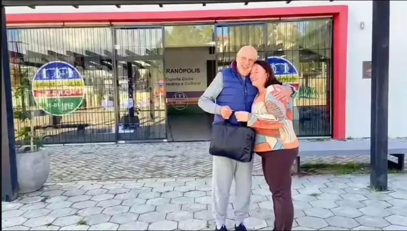 Ainda há esperança na humanidade: mulher devolve R$ 15 mil perdidos por dirigente de clube no RS