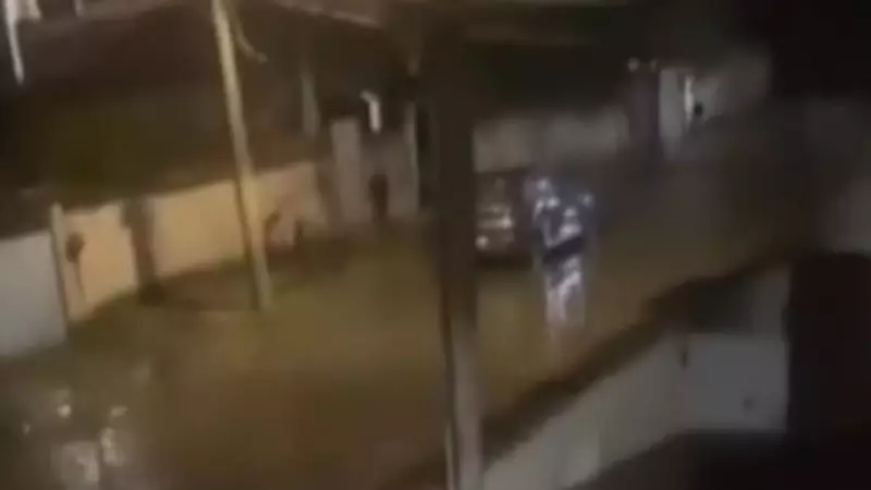 Alagamentos surpreendem Nova Iguaçu após abertura de comportas do Rio Guandu