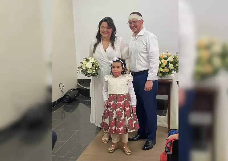Amor que supera as chamas: Noivos se casam em capela de hospital após acidente doméstico