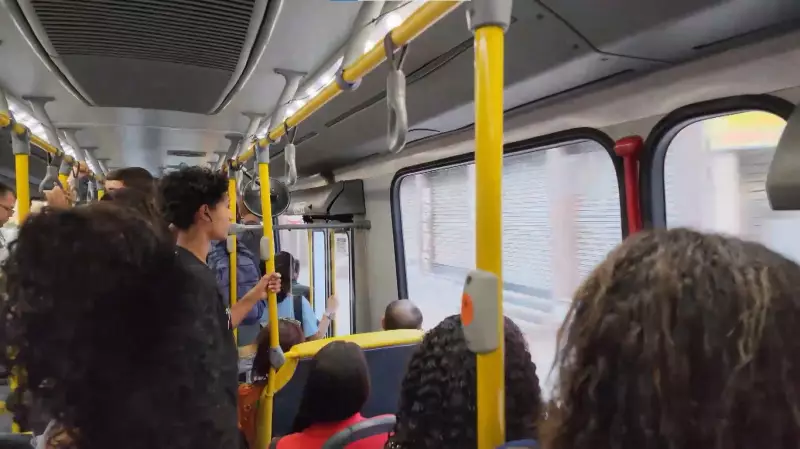 Assédio em ônibus no ES: quase metade das mulheres já sofreu importunação