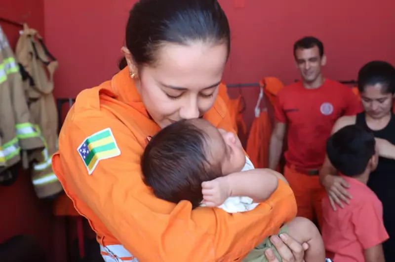 Bebê engasgado é salvo por bombeiros durante incêndio em Socorro (SE)