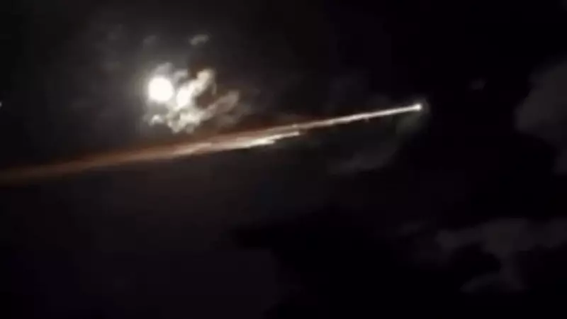 Bola de fogo cruza o céu de Brasília: vídeos impressionantes e análise da Agência Espacial Brasileira