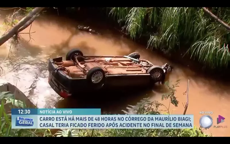 Carro capotado há mais de 2 dias em córrego de Ribeirão Preto: situação choca moradores