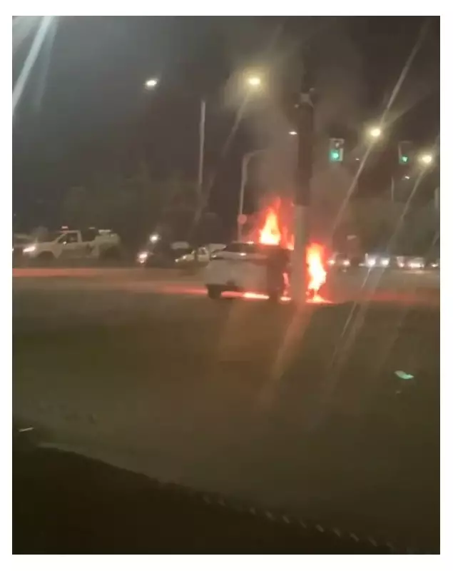 Carro pega fogo na Avenida Júlio César em Belém: veja o que aconteceu