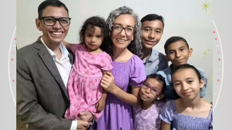 Casal adota cinco irmãos e descobre autismo após diagnóstico de uma das crianças: 'Percebemos características parecidas'