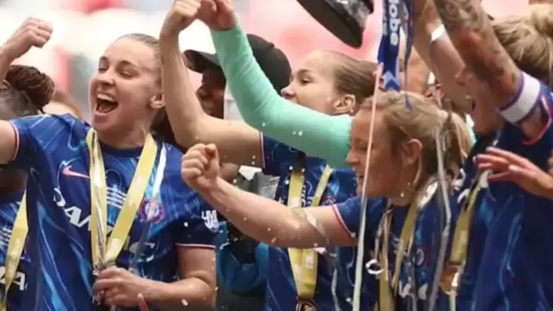 Chelsea arrasa na final da FA Cup e conquista a Tríplice Coroa no futebol feminino