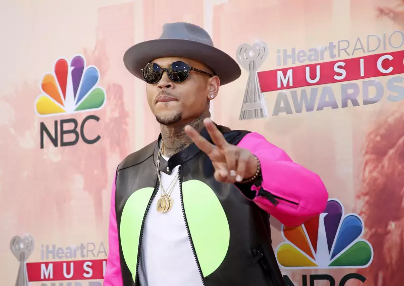 Chris Brown é preso e acusado de lesão corporal grave: saiba os detalhes