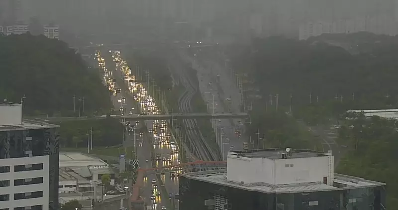 Chuva em Salvador supera média histórica para maio e causa transtornos