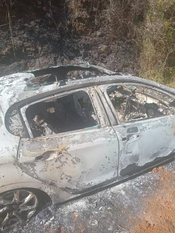 Corpo carbonizado é encontrado dentro de carro incendiado em Valença, RJ