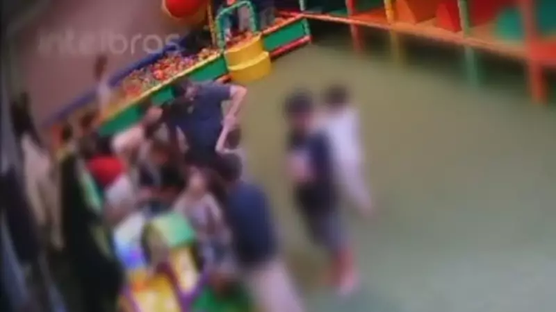 Criança agredida em brinquedoteca de restaurante no DF: homem é indiciado por vias de fato