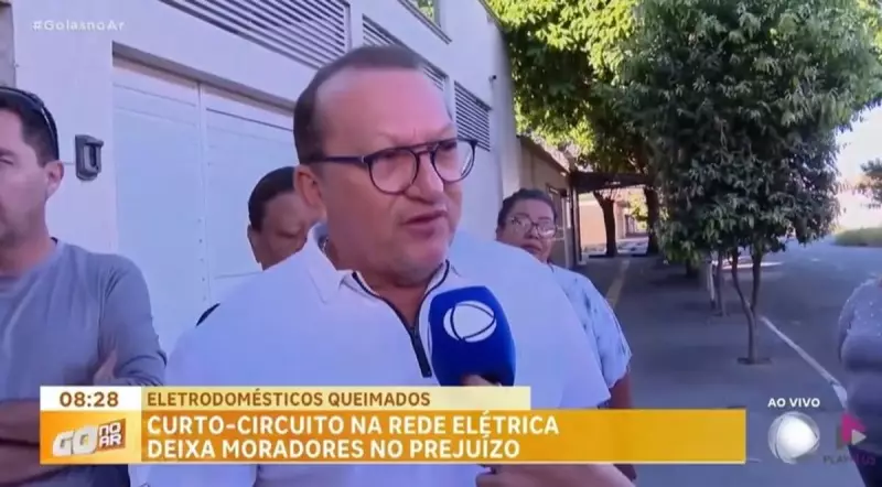Curto-circuito após poda de árvore causa prejuízos e revolta moradores na Bahia