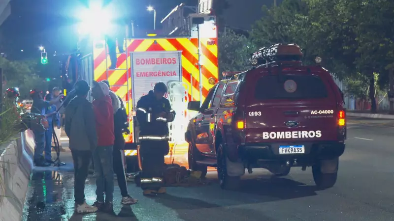 Homem é encontrado morto em córrego na Avenida Jornalista Roberto Marinho, em SP