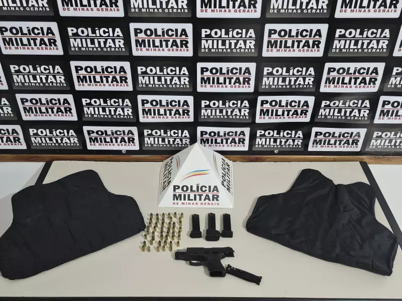 Homem é preso com arsenal de armas e coletes à prova de balas em São Romão (MG)