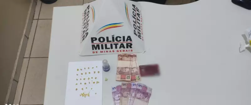 Homem é preso com drogas após PM ser alertado sobre violência doméstica em Buritizeiro