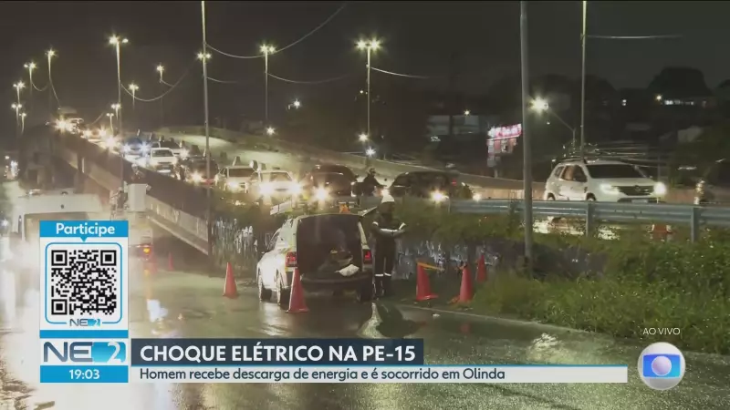 Homem leva choque ao tocar em poste de iluminação na PE-15 e é socorrido com ajuda de cabo de vassoura
