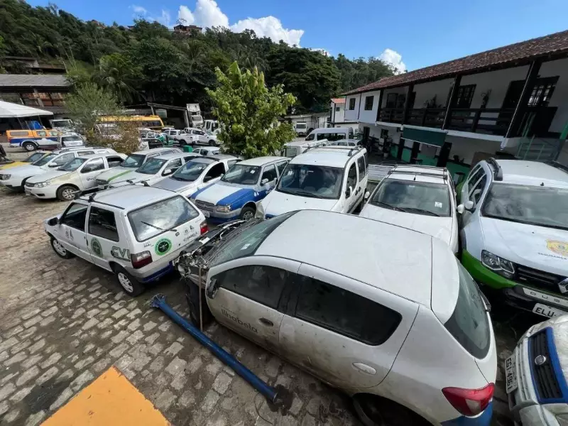 Ilhabela realiza leilão de veículos e sucatas da prefeitura com lances a partir de R$ 400