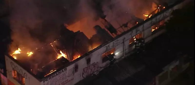 Incêndio em galpão comercial assusta moradores de Santa Cecília, em São Paulo