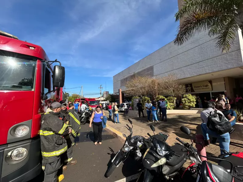 Incêndio em prédio comercial de Ribeirão Preto causa evacuação e mobiliza bombeiros