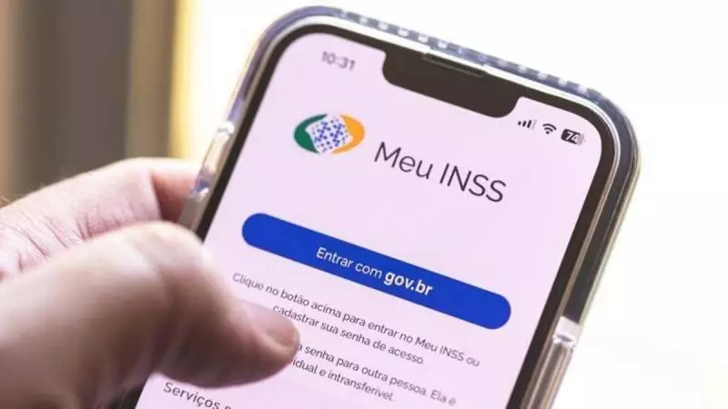 INSS sob pressão: Entidade exige indenização de R$ 5 mil por abusos em empréstimos consignados
