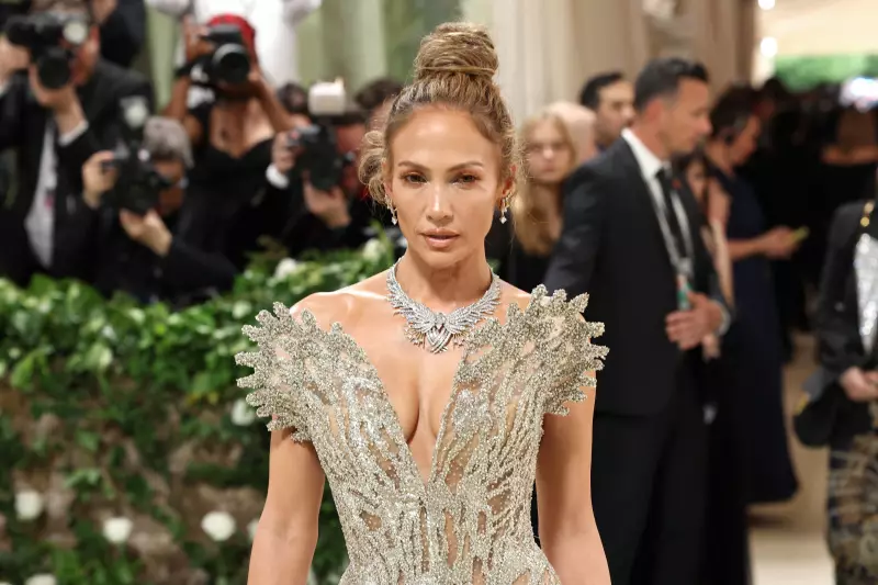 Jennifer Lopez é processada por paparazzi após postar fotos dela mesma nas redes sociais
