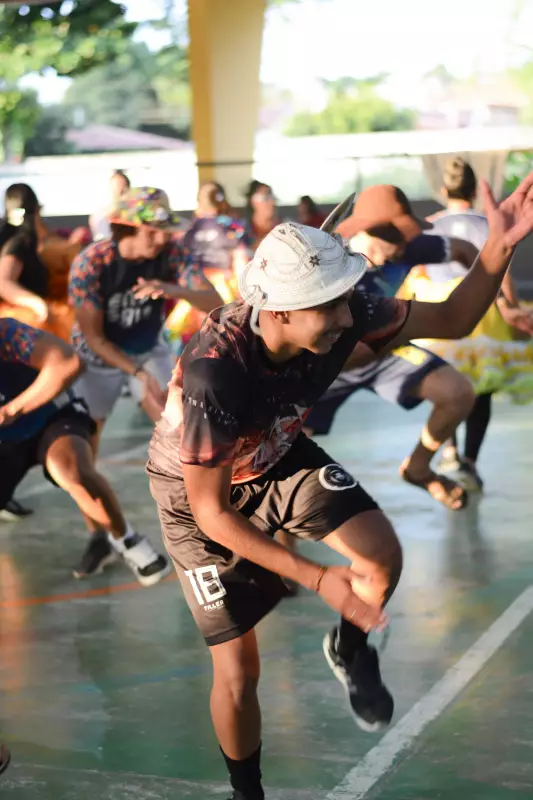 Jovens do RN mantêm viva a tradição das quadrilhas juninas enquanto equilibram rotina e estudos
