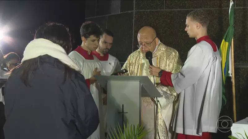 Jovens realizam vigília no Cristo Redentor em apoio ao pontificado de Leão XIV