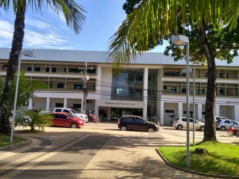 Justiça do AC mantém reajuste salarial de secretários de Rio Branco após ação popular ser extinta