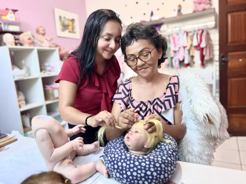 Mãe e filha transformam paixão por bonecas reborn em negócio lucrativo em Roraima: peças chegam a R$ 12 mil