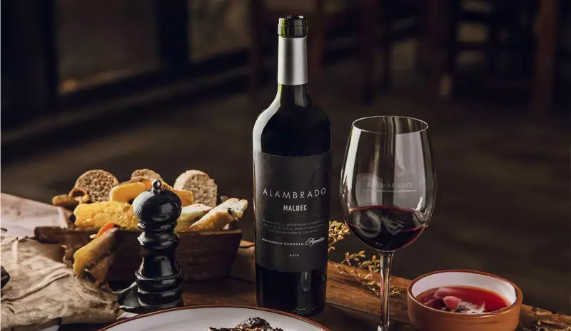 Malbec vs. Carmenère: Descubra as Principais Diferenças Entre Esses Vinhos