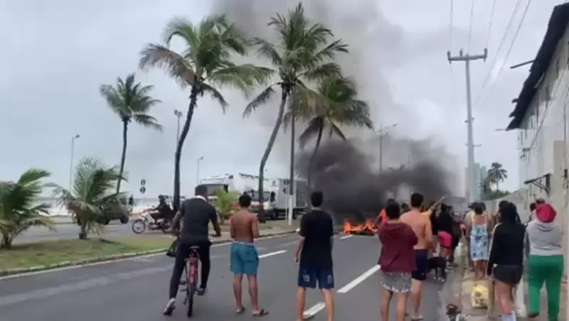 Moradores de Maceió protestam contra falta de energia em bairros da capital alagoana