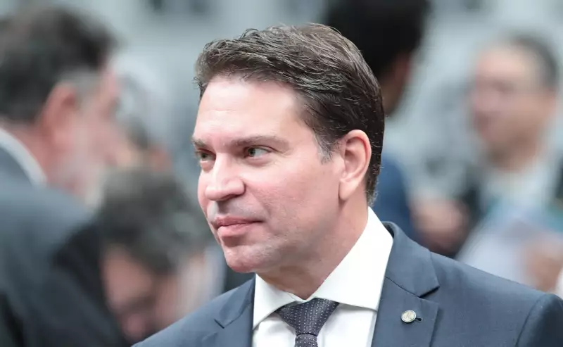Moraes suspende dois crimes contra Ramagem: entenda o caso e as implicações jurídicas