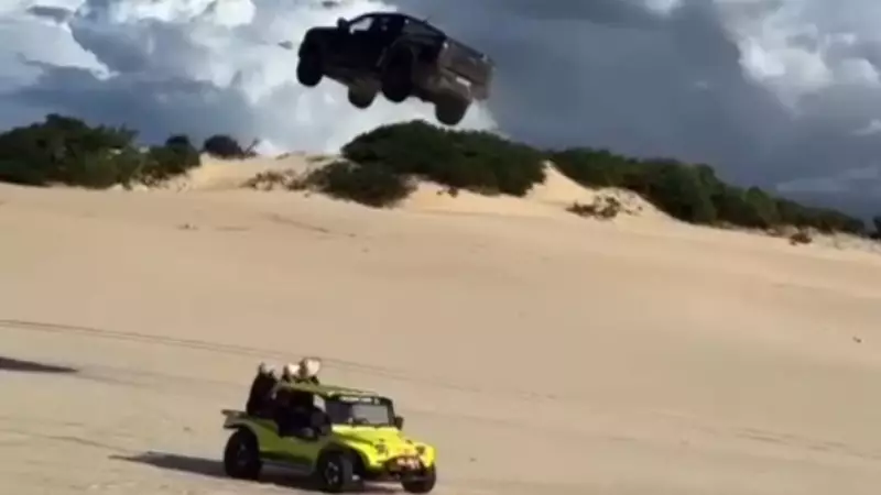 Motorista é investigado por crime ambiental após voar sobre duna no Ceará