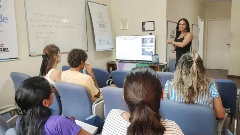 Mulher trans expulsa de casa na adolescência cria associação para acolher LGBTQIA+ em Bauru