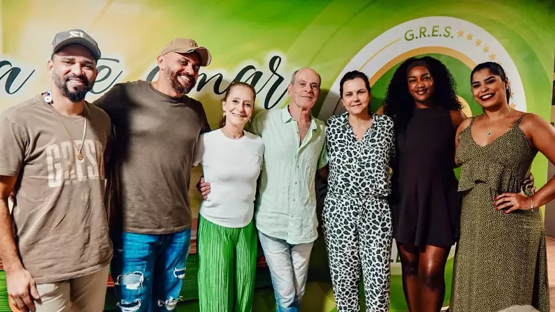 Ney Matogrosso visita barracão da Imperatriz Leopoldinense e anima preparativos para o Carnaval 2026