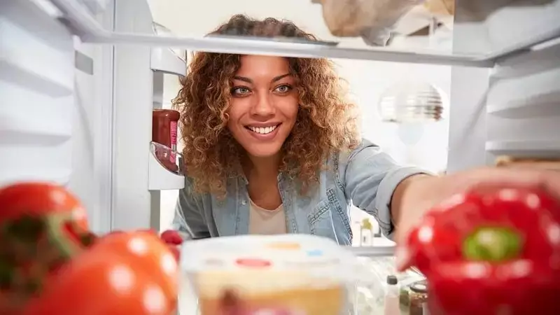 O segredo sujo da sua geladeira: onde as bactérias se escondem e como eliminá-las