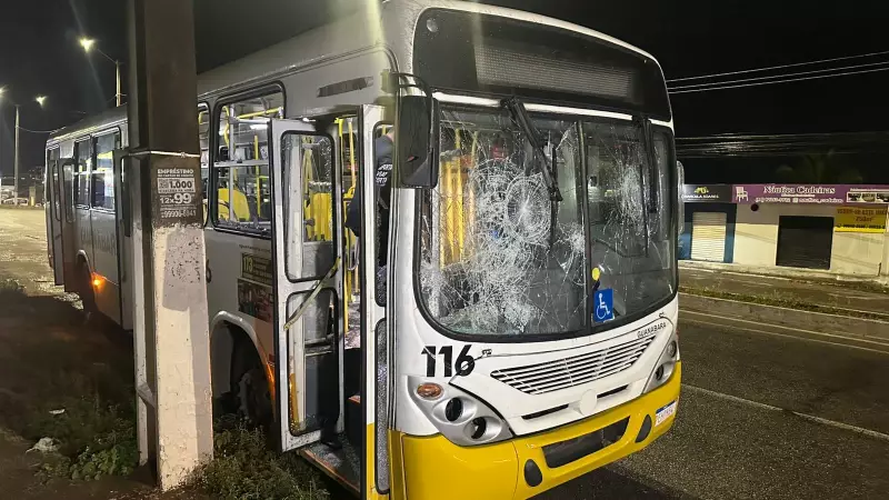 Ônibus do transporte público é depredado após prisão de foragido em Natal: veja detalhes