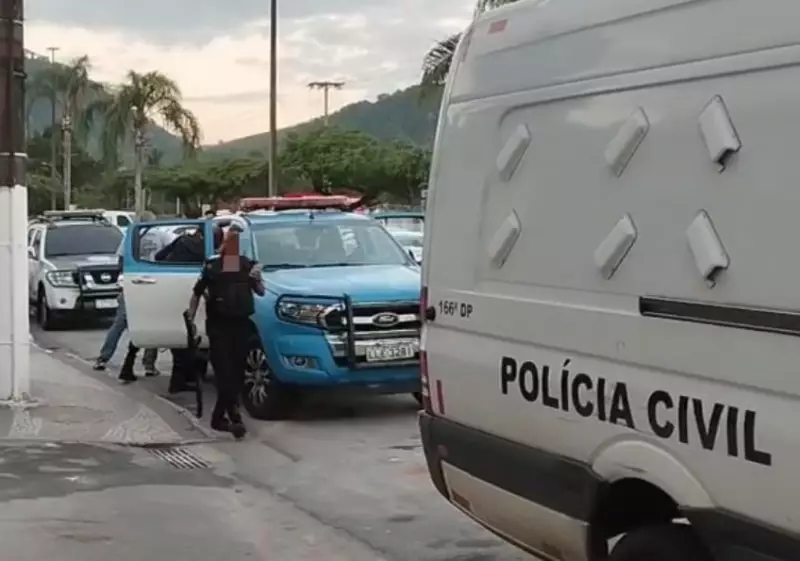 Operação contra o tráfico em Angra dos Reis: três homens presos com drogas e armas