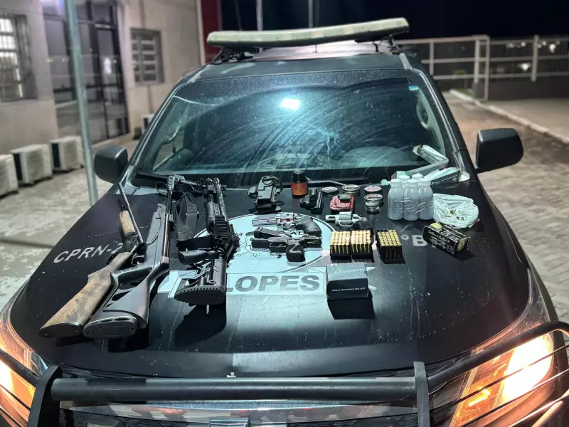 Operação policial em Ibateguara-AL prende dois homens e apreende seis armas
