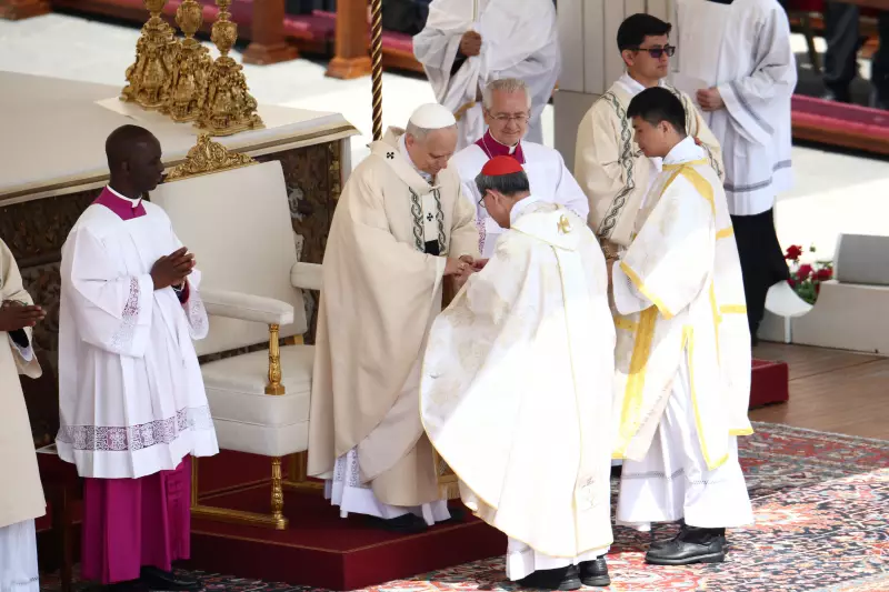 Pálio e Anel do Pescador: Descubra o Significado dos Símbolos Recebidos pelo Papa Leão XIV