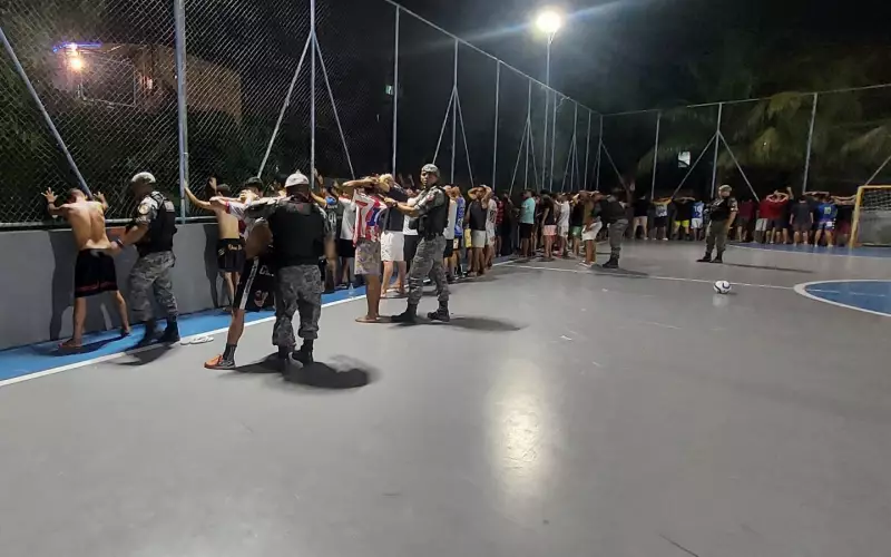 Polícia encerra torneio de futsal em Manaus que distribuía porções de maconha como prêmio