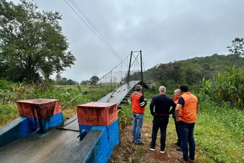 Ponte suspensa de 1978 é interditada no Norte de SC: reforma deve durar 120 dias